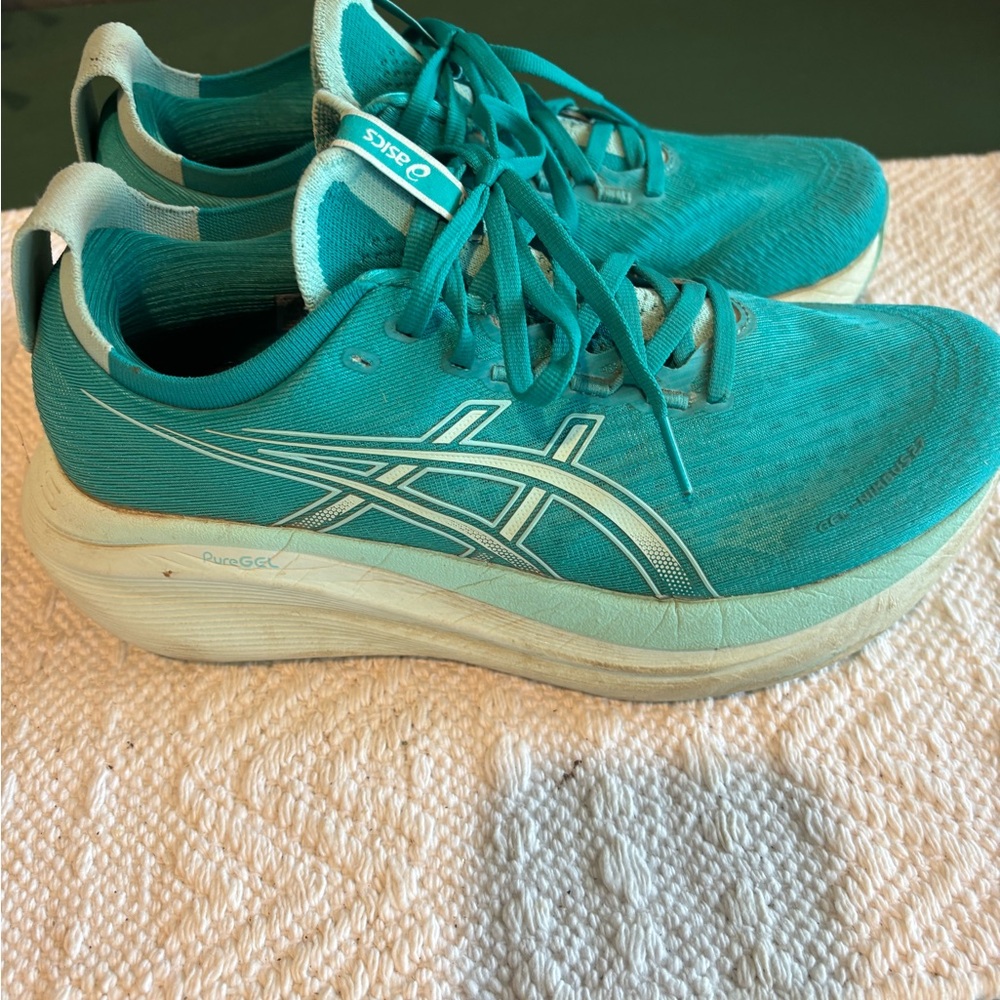 ASICS Gel Nimbus Women's Teal Running Shoes. Worn a couple times, like new.